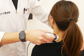 滋賀県 健スマ整骨院のむち打ち施術風景